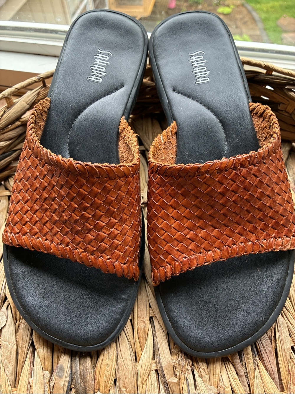 Sahara "Susan" Woven Leather Slide
Sandals - Made in Brazil - Size 8M